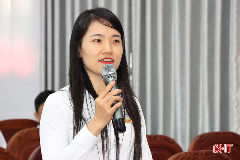 Cử tri Nguyễn Thị Hoài (xã Đức Thọ) kiến nghị cần có phương án sử dụng hợp lý đội ngũ cán bộ bán chuyên trách. bqbht_br_loan-dt-ct-duc-tho.png
