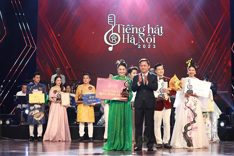 Vào năm 2023, khi vừa 18 tuổi (Thí sinh nhỏ tuổi nhất) Trần Vân Anh cũng đã xuất sắc giành Giải Nhất của cuộc thi “Tiếng hát Hà Nội 2023"