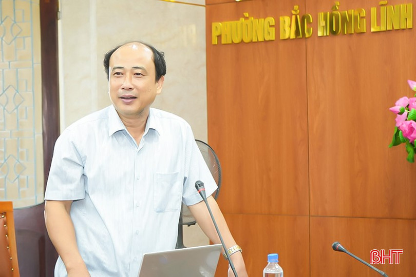 លោក Pham Van Tinh អនុប្រធានគណៈកម្មាធិការគ្រប់គ្រងតំបន់សេដ្ឋកិច្ចខេត្ត ថ្លែងក្នុងសន្និសីទ។ bqbht_br_lai-loan.png
