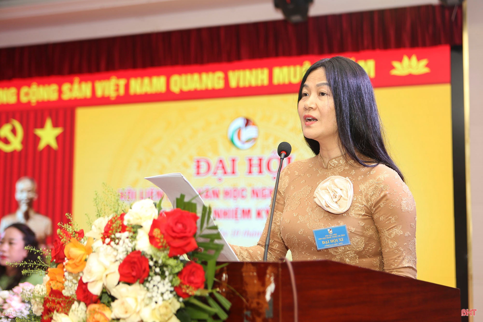 Το μέλος Nguyen Thi Hanh Loan παρουσίασε μια διάλεξη με τίτλο «Ha Tinh Poetry in the Context of Home Culture». bqbht_br_a11.jpg