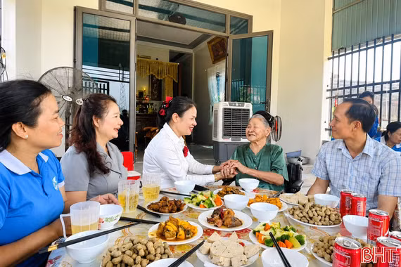 Phụ nữ Hà Tĩnh tổ chức nhiều hoạt động ý nghĩa tri ân người có công
