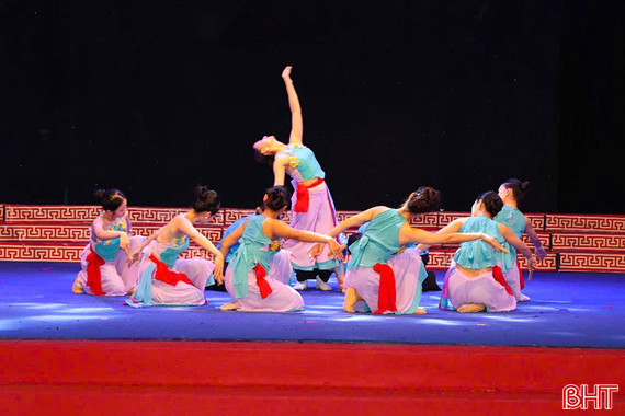 Sẵn sàng tham dự hội diễn nghệ thuật "Câu hò nối những dòng sông"
