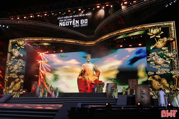  Chữ “tâm” sáng mãi muôn đời...