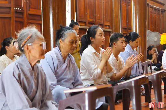 Ấm áp mạch nguồn nhân văn mùa Phật đản trên quê hương Hà Tĩnh