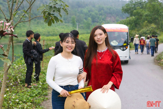 Theo bước chân trẩy hội mùa xuân