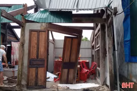 Hà Tĩnh: Lốc xoáy làm tốc mái 23 căn nhà
