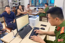 Công an thông tin xử lý việc tranh cãi phơi lúa cản trở giao thông ở Can Lộc