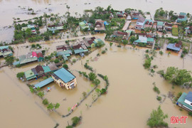 Cảnh ngập lụt vùng hạ du hồ Kẻ Gỗ nhìn từ trên cao