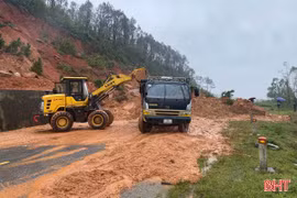 Sạt lở nghiêm trọng, cấm lưu thông đường ven biển qua Kỳ Xuân, Cẩm Trung