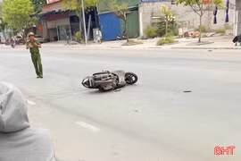 Cô gái tử vong sau vụ xe máy va chạm xe tải
