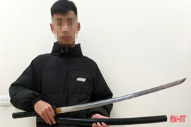 Mua thanh kiếm trên mạng về mang “cho ngầu”, nam sinh bị phạt 7,5 triệu đồng 