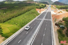 Tập trung khắc phục hư hỏng trên tuyến cao tốc Vũng Áng - Bùng, Bùng - Vạn Ninh