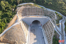 "Mục sở thị" hầm Đèo Ngang mới trước ngày thông xe