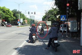 Các cụm đèn giao thông không được rẽ phải khi đèn đỏ ở trung tâm TP Hà Tĩnh