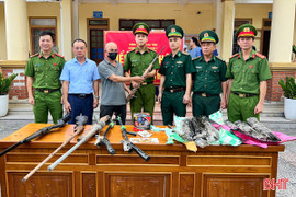 Người dân tự nguyện giao nộp 442 khẩu súng các loại