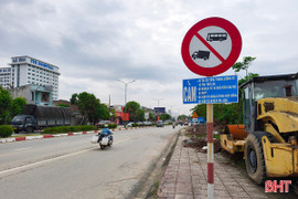 Khó hiểu biển cấm xe khách hợp đồng, du lịch vào nội đô Hà Tĩnh