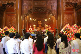 Đoàn lãnh đạo tỉnh dâng hương địa chỉ đỏ ở Hà Tĩnh và Nghệ An