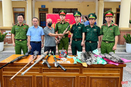  Vì sao cần chủ động giao nộp vũ khí quân dụng?