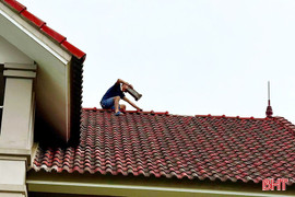 Nhiều tai nạn đau lòng khi sửa chữa nhà cửa sau mưa bão