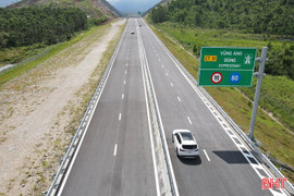 Tài xế phấn khởi khi cao tốc Vũng Áng - Bùng thông tuyến