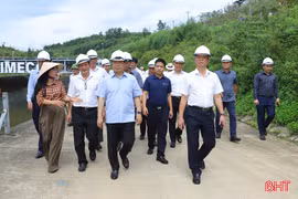 Bí thư Tỉnh ủy và Chủ tịch UBND tỉnh kiểm tra các dự án điện tại Vũ Quang
