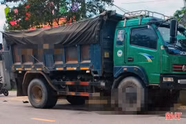 Xe tải va chạm xe máy điện, 2 nạn nhân tử vong ở Hà Tĩnh 