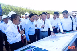 Hà Tĩnh, Bộ Công chính và Vận tải Lào trao đổi kinh nghiệm cơ chế quản lý, vận hành cảng