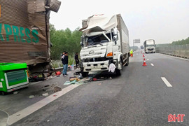 3 ô tô tông liên hoàn trên cao tốc đoạn qua Hà Tĩnh