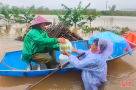 Tích cực tiếp cận vùng bị cô lập, hỗ trợ nhu yếu phẩm cho người dân