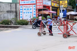 Mức phạt tăng, vi phạm giao thông đường sắt vẫn phức tạp 