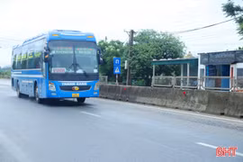 Nguy cơ tai nạn khi lưới chống lóa trên quốc lộ 1 ở Hà Tĩnh bị tháo dỡ