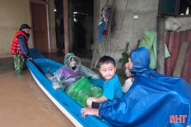 Mưa lớn khiến hơn 4.620 hộ dân bị ngập lụt, giao thông chia cắt