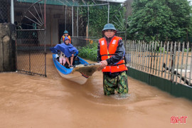 Mưa có nơi đến 900mm, gần 4.300 nhà dân ở Hà Tĩnh bị ngập lụt