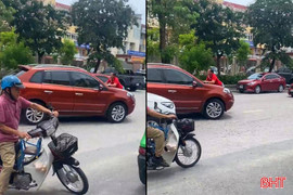 Điều tra vụ việc khiến người đàn ông bám đầu ôtô đang chạy ở TP Hà Tĩnh 
