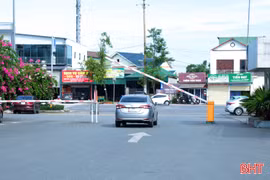 Tháo gỡ khó khăn, đảm bảo lộ trình thu phí giữ xe không sử dụng tiền mặt ở Hà Tĩnh