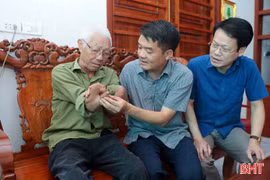 Trưởng ban Nội chính Tỉnh ủy thăm, tặng quà người có công với cách mạng