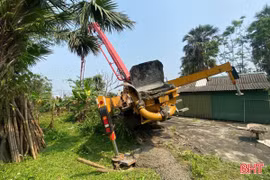 Hà Tĩnh: Bị cần bơm bê tông va trúng đầu, thợ xây dựng tử vong