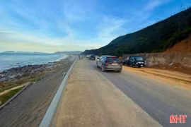 Đường ven biển Hà Tĩnh qua phường Hải Ninh thông tuyến sau sạt lở