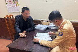 Phạt tài xế ôtô đi ngược chiều, suýt gây tai nạn trên QL 8