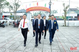 Chủ tịch UBND tỉnh Phan Thiên Định kiểm tra công tác bầu cử tại Thạch Hà