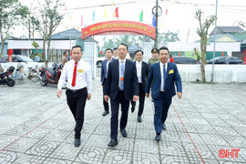 Chủ tịch UBND tỉnh Phan Thiên Định kiểm tra công tác bầu cử tại Thạch Hà