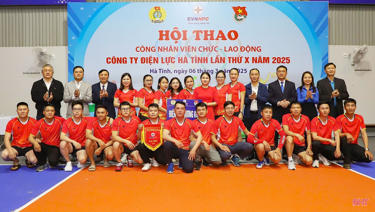 Công ty thường xuyên tổ chức các chương trình, hoạt động vừa nâng cao năng lực nghiệp vụ, thể chất cho cán bộ, người lao động, đồng thời gắn kết tình cảm, đoàn kết trong toàn thể Đảng bộ. bqbht_br_anh-9.jpg