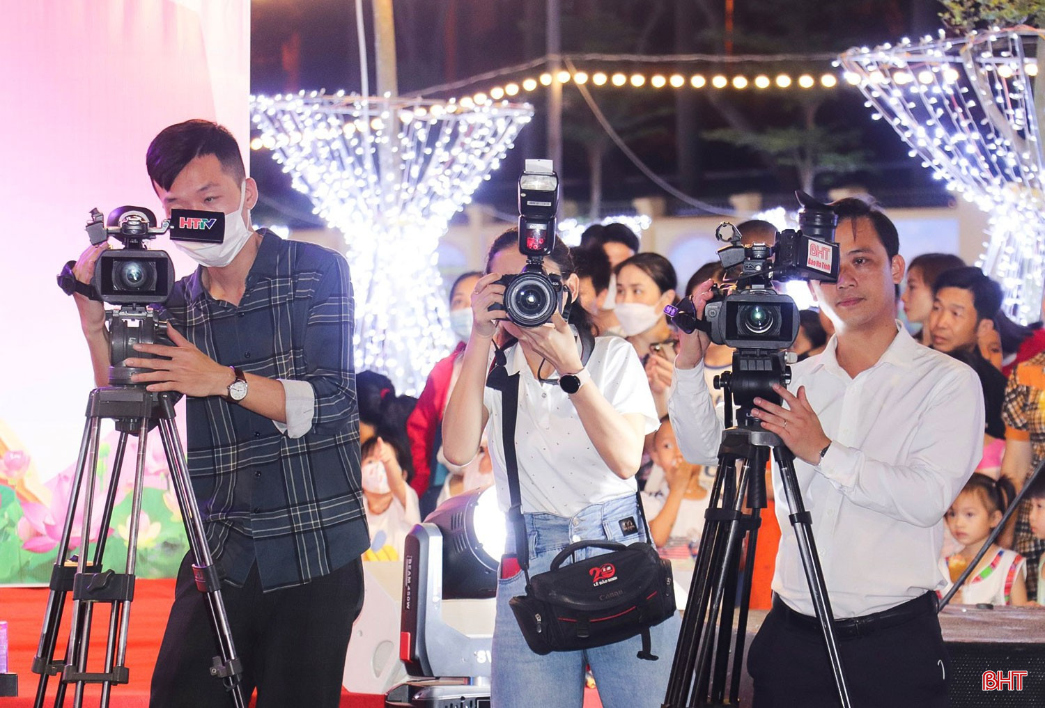 Không ngừng đổi mới trong hoạt động chuyên môn, Báo Hà Tĩnh và Đài PTTH Hà Tĩnh trước đây - nay là Báo Hà Tĩnh - luôn là những đơn vị được xếp ở tốp đầu trong hệ thống cơ quan báo chí địa phương. bqbht_br_anh-2.jpg