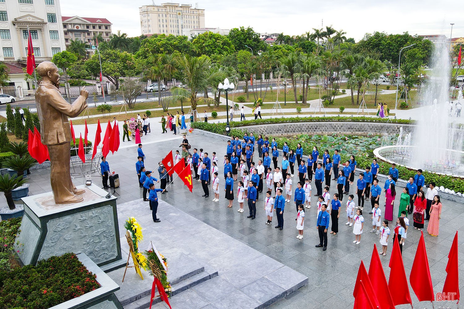 Khu lưu niệm Bác Hồ về thăm Hà Tĩnh là địa chỉ đỏ, nơi cán bộ, Nhân dân thường xuyên đến tham quan, báo công dâng Bác. dn-3114.jpg