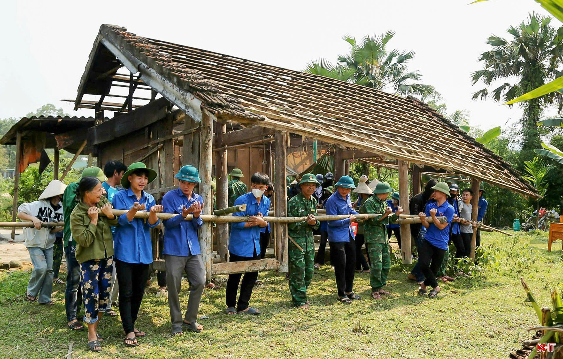 Tỉnh đoàn Hà Tĩnh chủ trì phối hợp với các đơn vị khác đỡ đầu tại 2 huyện Thạch Hà, Cẩm Xuyên. bqbht_br_full1.jpg