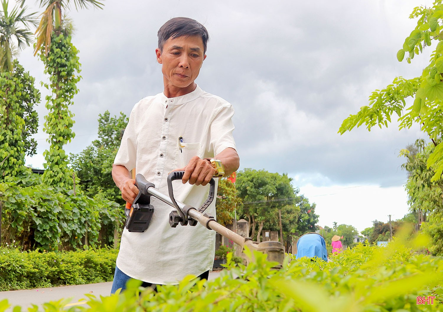 Ông Tường luôn gương mẫu, tích cực trong mọi phần việc, phong trào của thôn. bqbht_br_anh-1.jpg