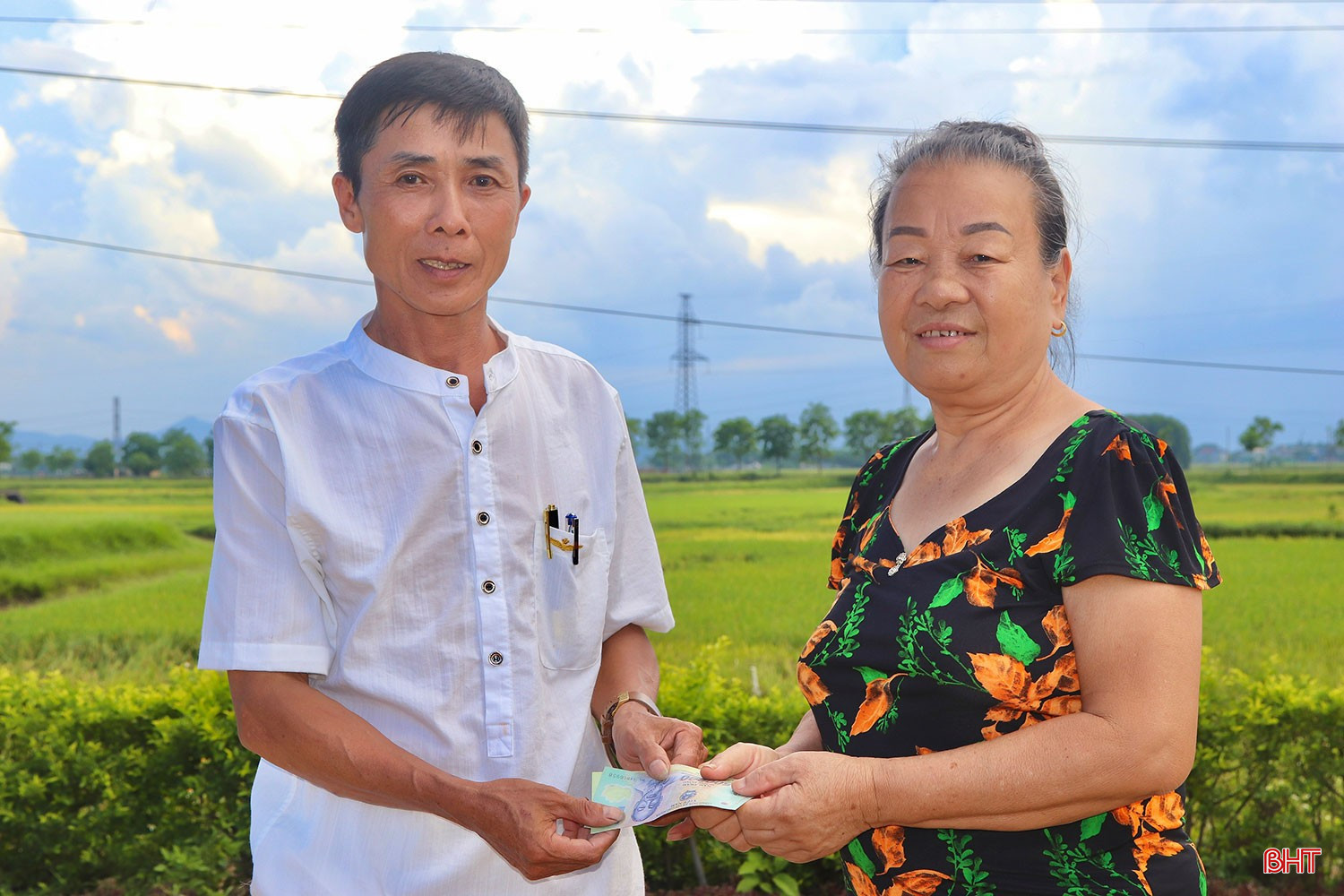 Sự nêu gương của ông Tường đã huy động được sự vào cuộc của Nhân dân, ngoài công sức, bà con còn tích cực đóng góp tiền của trong xây dựng quê hương ngày một khởi sắc. bqbht_br_anh8.jpg