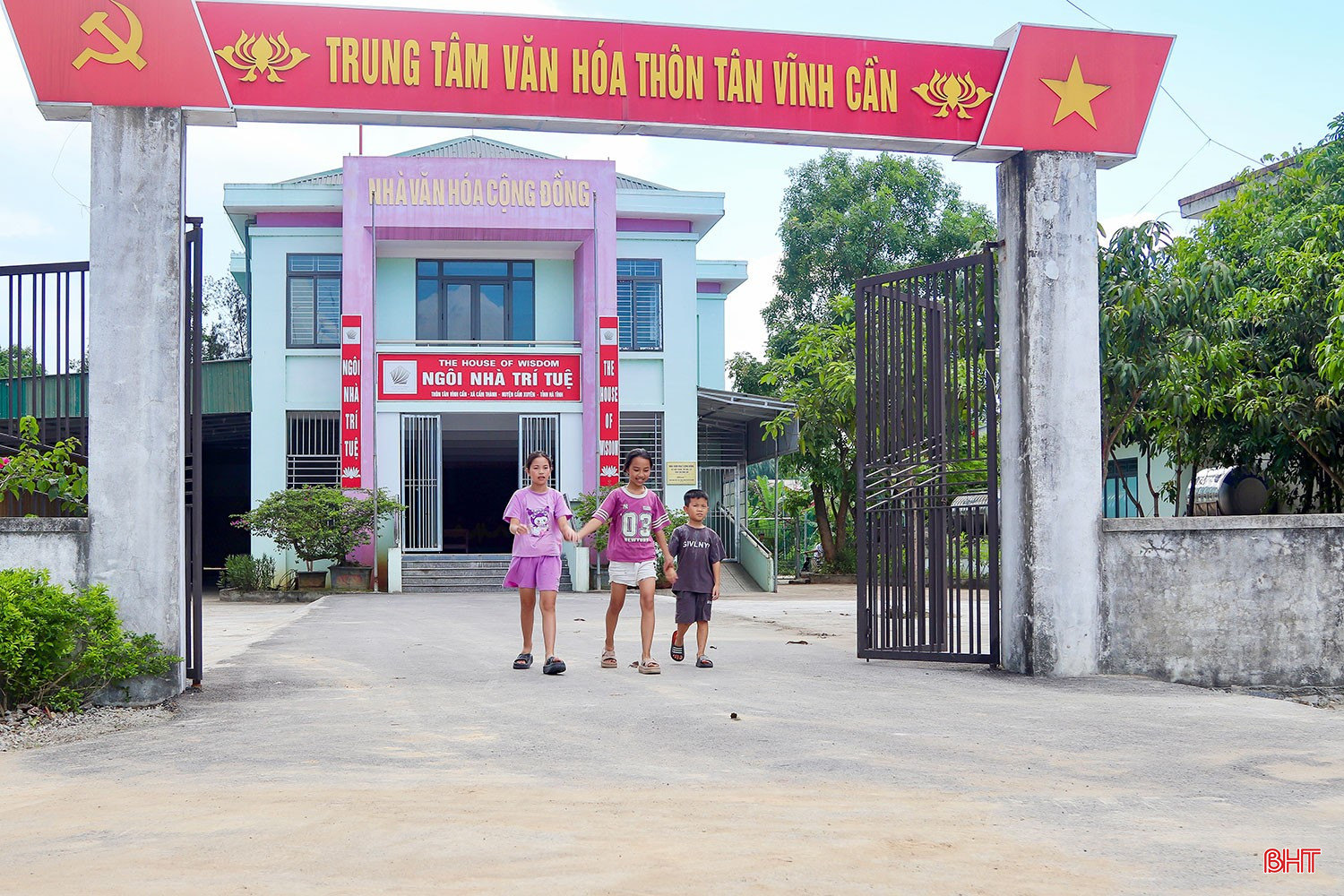 Nhà văn hoá thôn Tân Vĩnh Cần được xây dựng khang trang. bqbht_br_anh-4.jpg