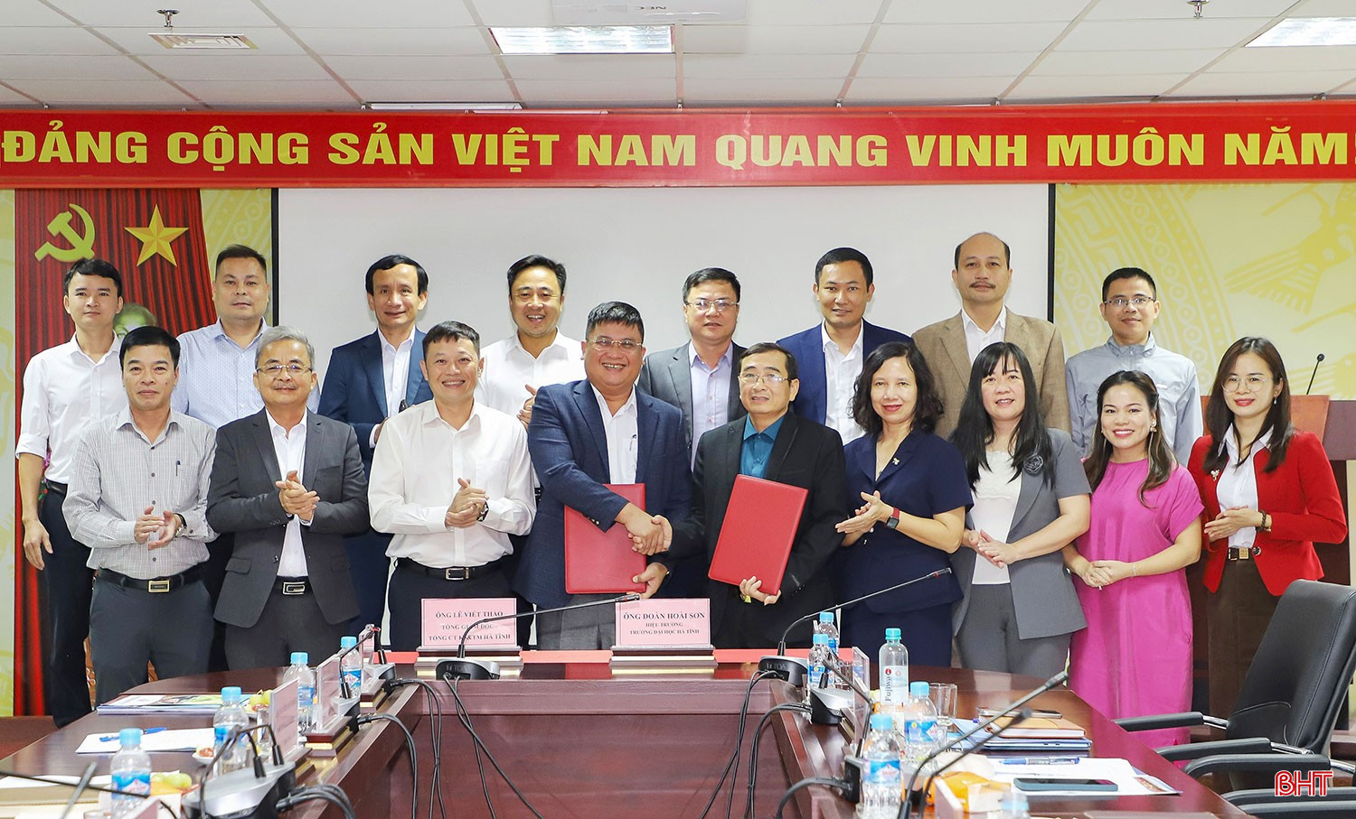 Mitraco Hà Tĩnh và Trường Đại học Hà Tĩnh ký kết bản ghi nhớ hợp tác về đào tạo và bồi dưỡng, phát triển nguồn nhân lực cho Tổng Công ty. bqbht_br_anh3.jpg