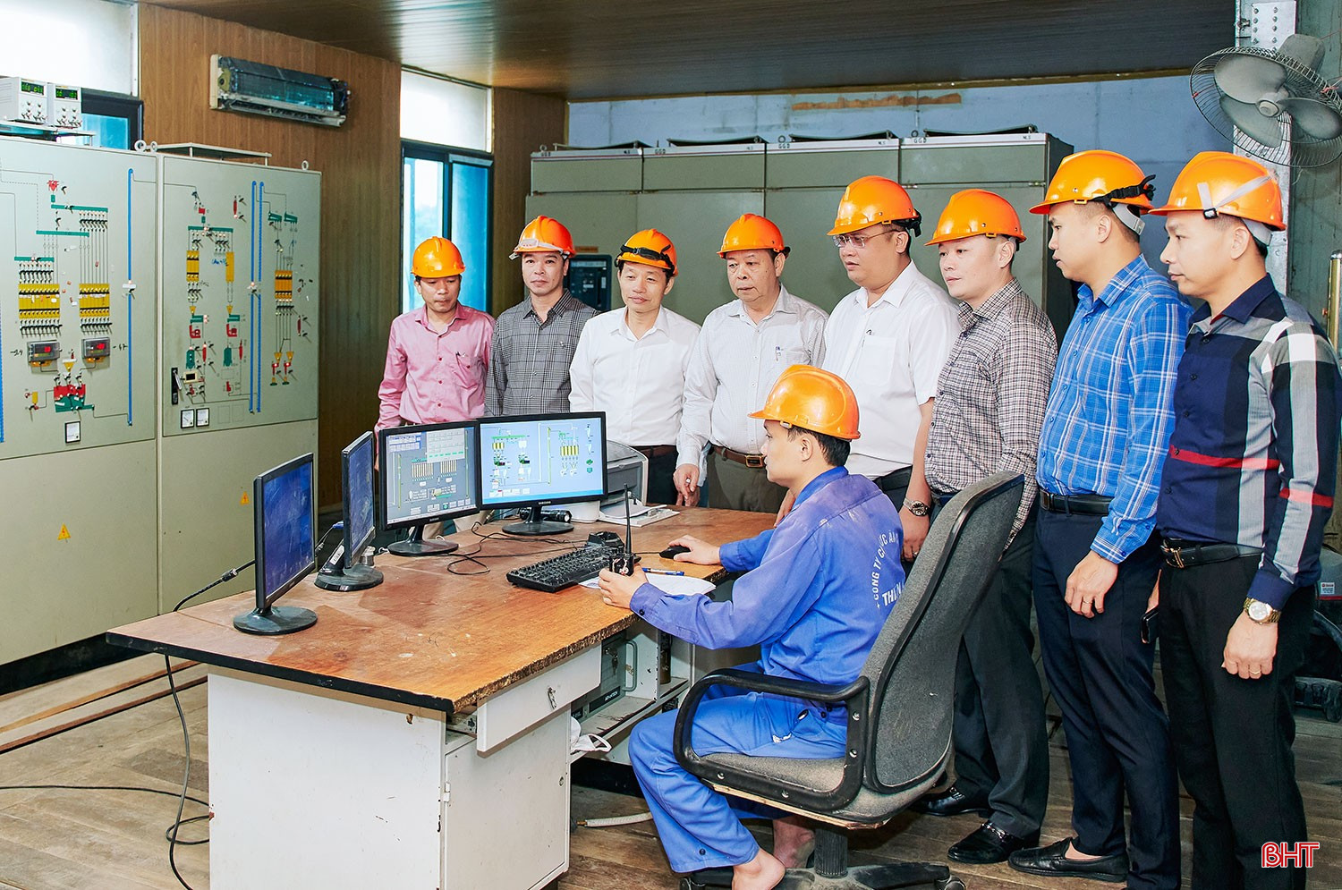 Lãnh đạo Mitraco Hà Tĩnh kiểm tra hoạt động sản xuất tại Công ty CP Thức ăn chăn nuôi Thiên Lộc. bqbht_br_anh-5.jpg